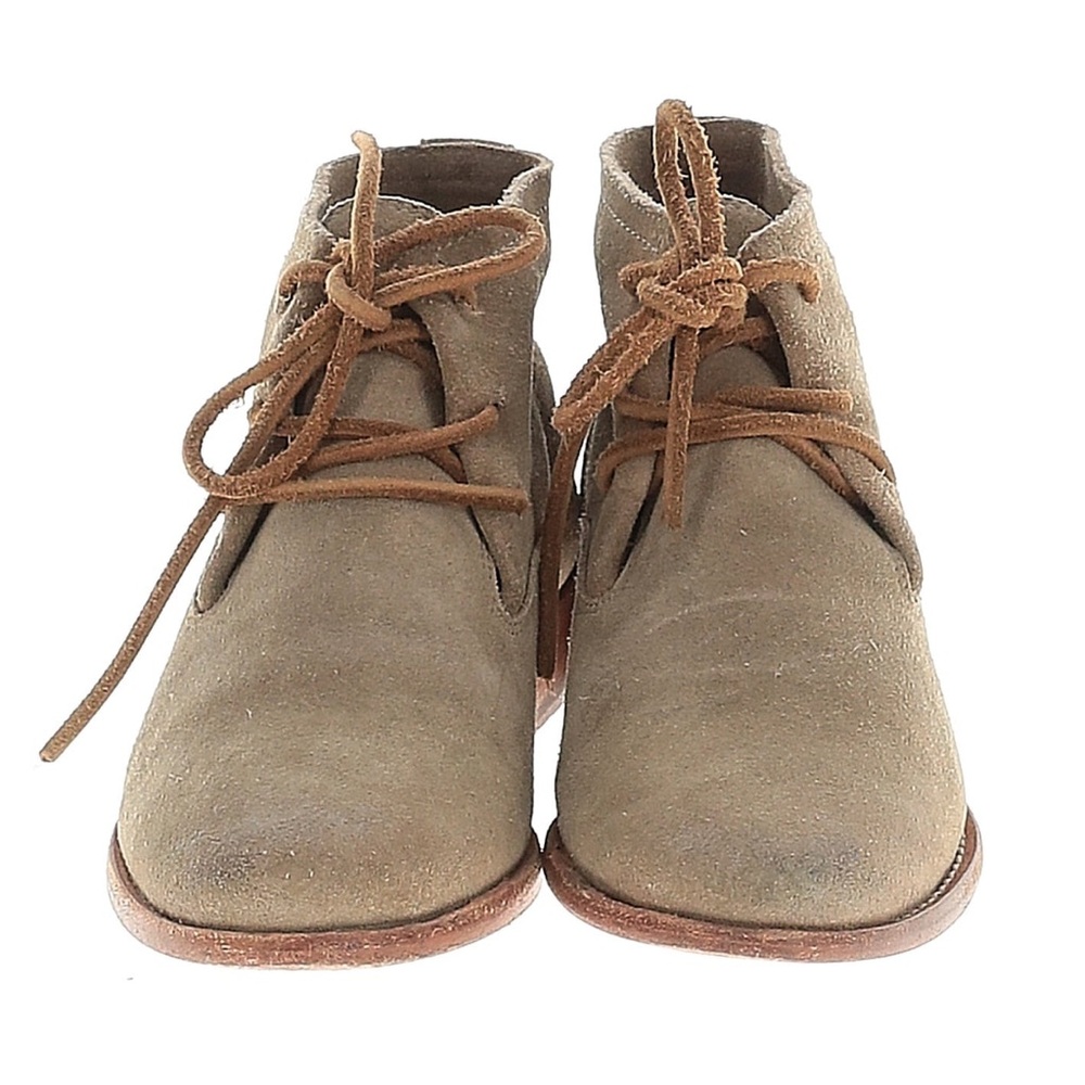 Frye Tan Beige Carly Chukka Suede Uppers Women's Size 6.5 Lace Up Ankle Boots